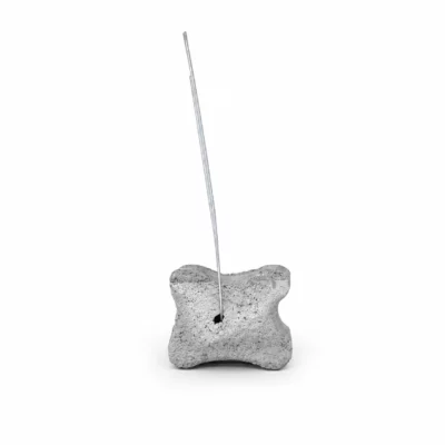 Joluka concrete bone spacer with steel wire viewed from the front